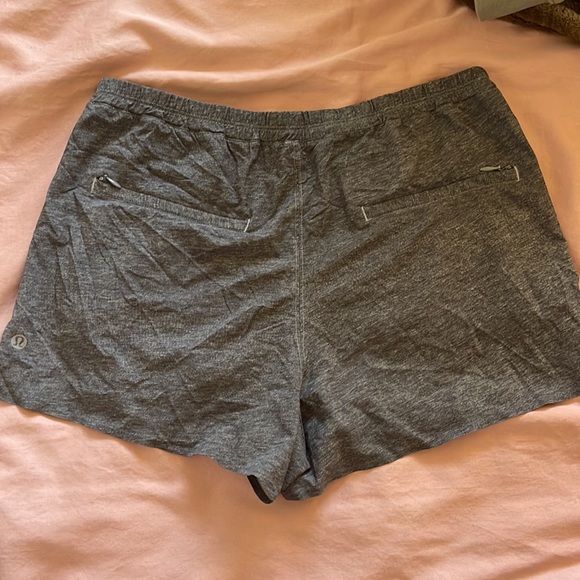 LULULEMON SHORTS in size 2- but fits more like a 4 - Picture 2 of 5